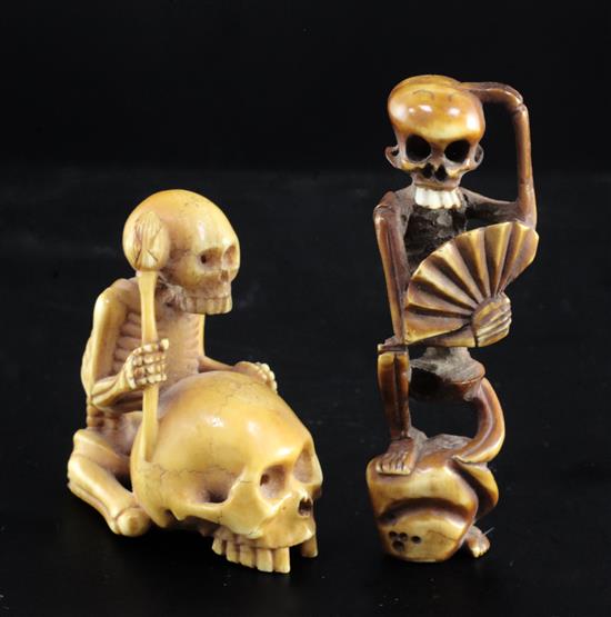 Two Japanese ivory okimono / netsuke of skeletons, 19th century, 1.2cm